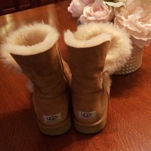 Ugg Bailey Button Boots in light brown size 8